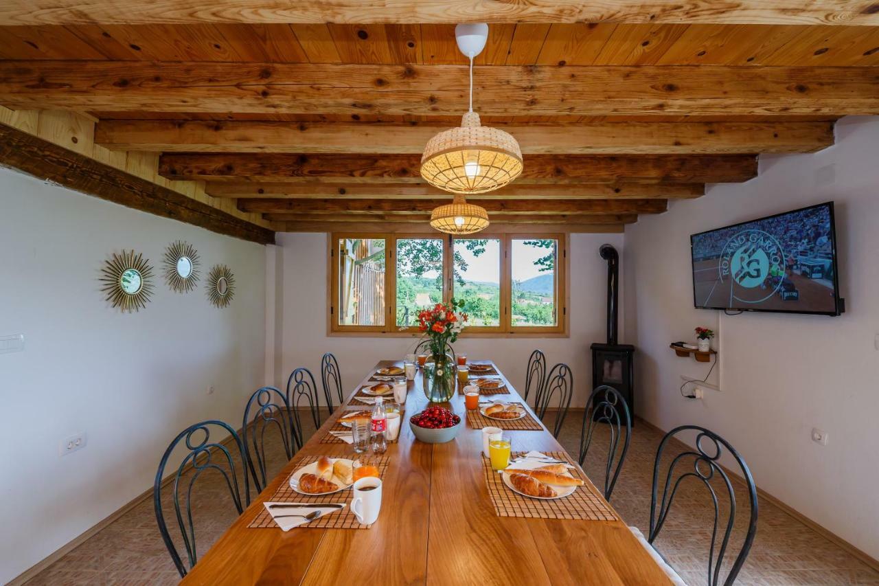 Plaški Beautiful Cottage With Heated Pool For 22 Ppl מראה חיצוני תמונה