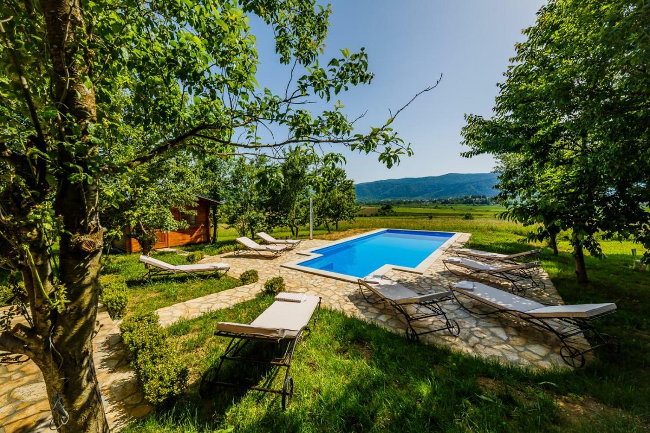 Plaški Beautiful Cottage With Heated Pool For 22 Ppl מראה חיצוני תמונה