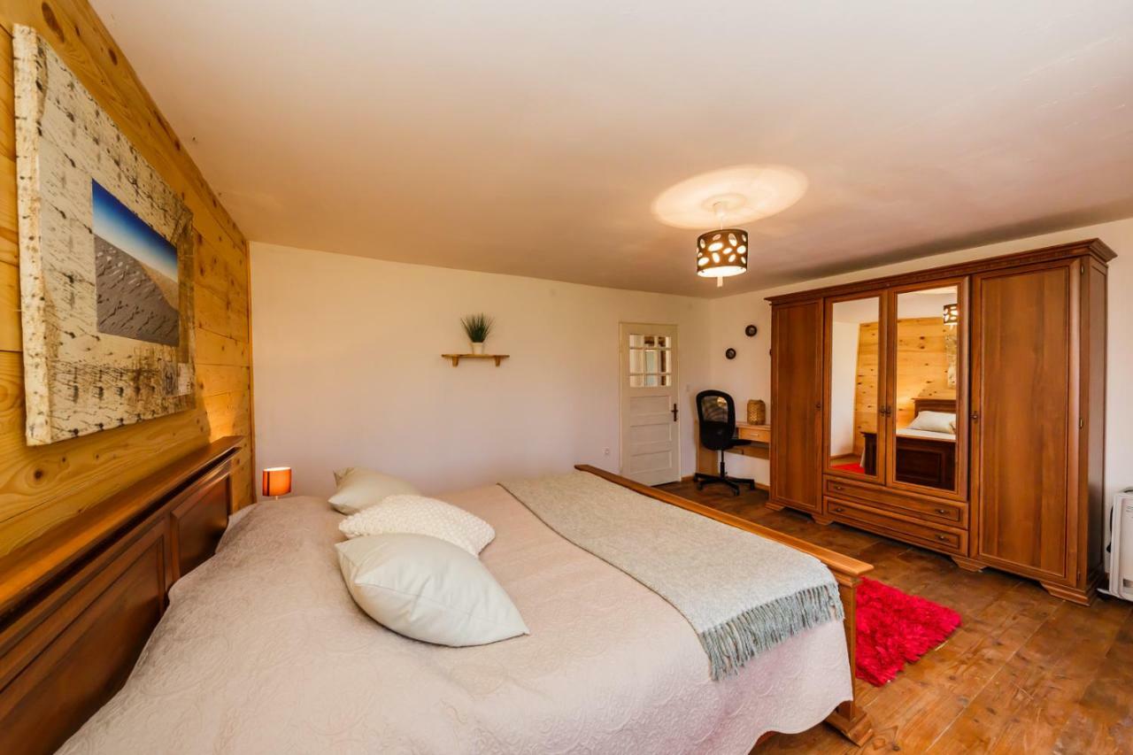 Plaški Beautiful Cottage With Heated Pool For 22 Ppl מראה חיצוני תמונה