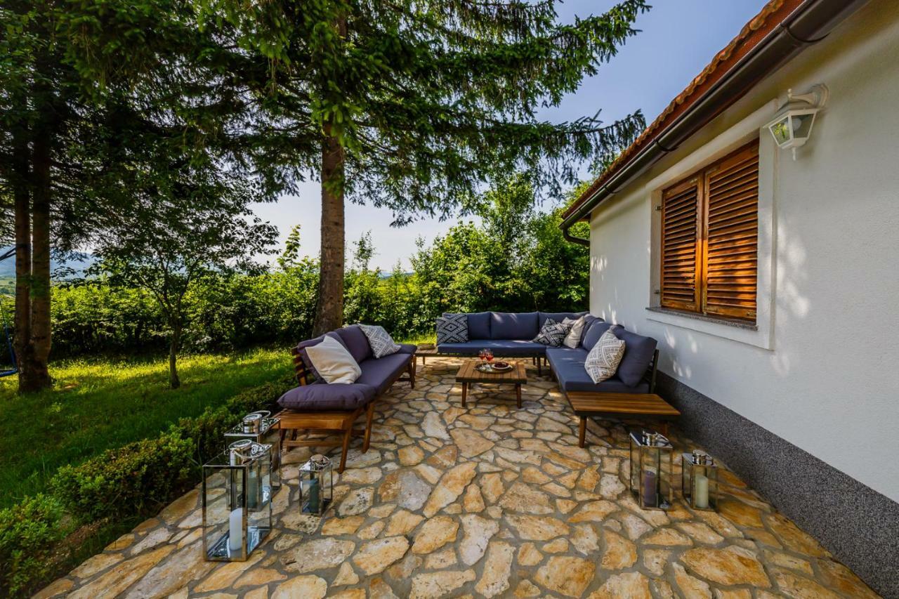 Plaški Beautiful Cottage With Heated Pool For 22 Ppl מראה חיצוני תמונה