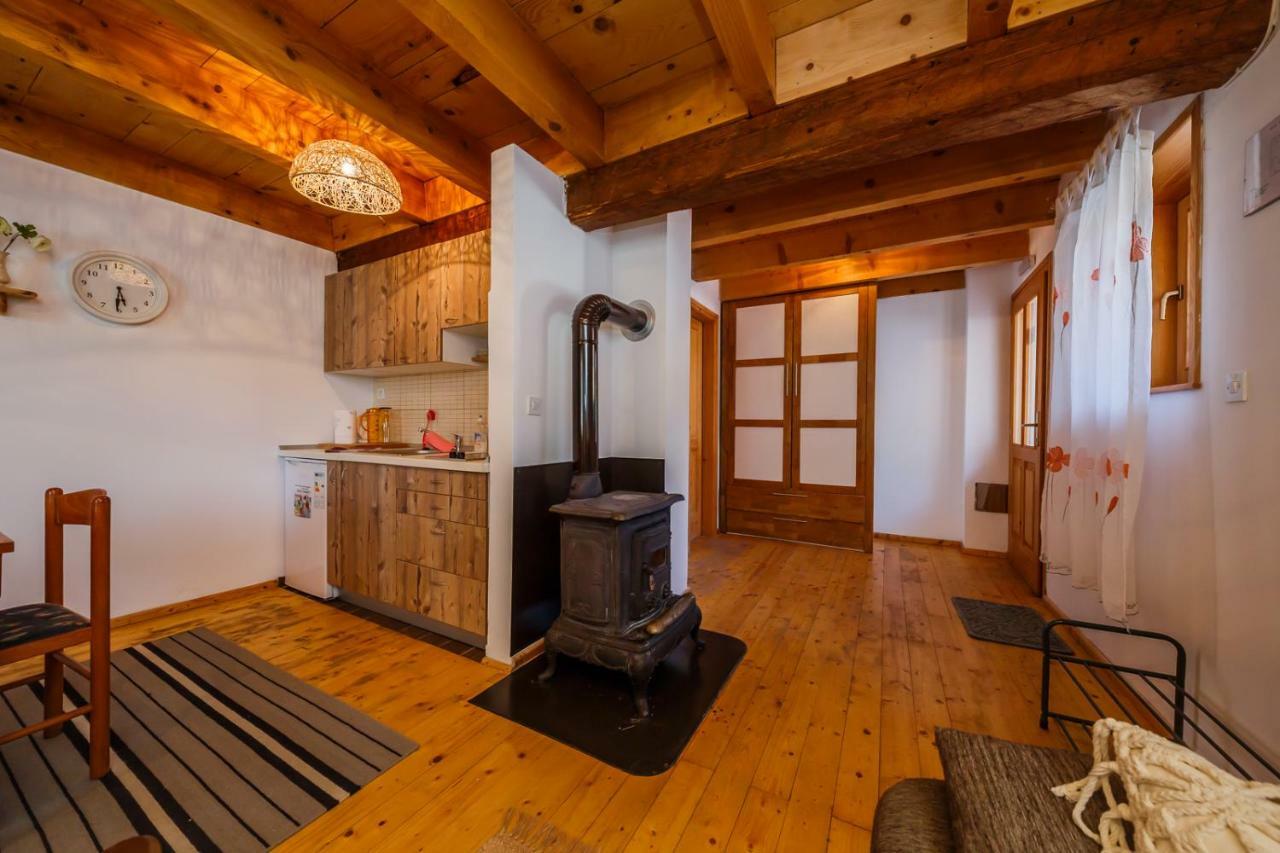 Plaški Beautiful Cottage With Heated Pool For 22 Ppl מראה חיצוני תמונה