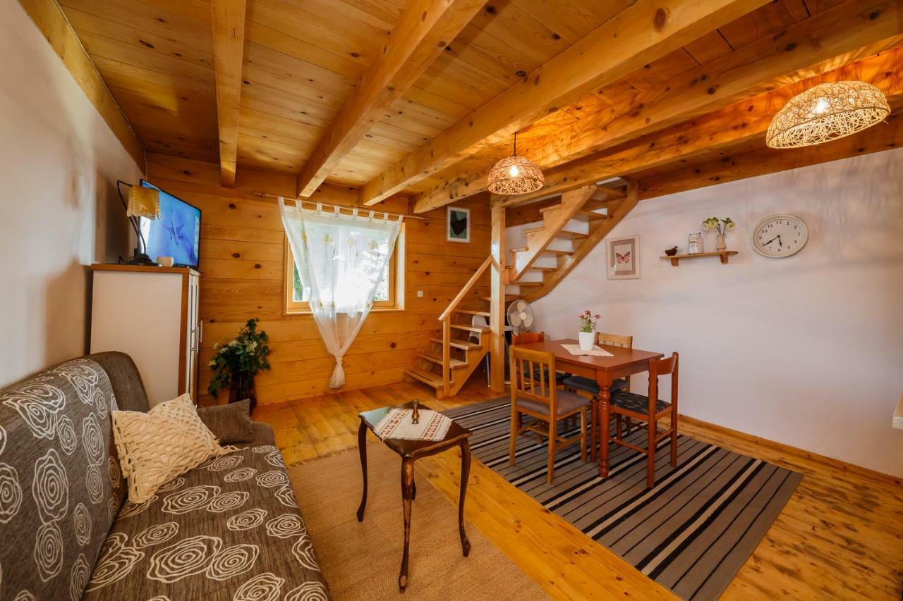 Plaški Beautiful Cottage With Heated Pool For 22 Ppl מראה חיצוני תמונה