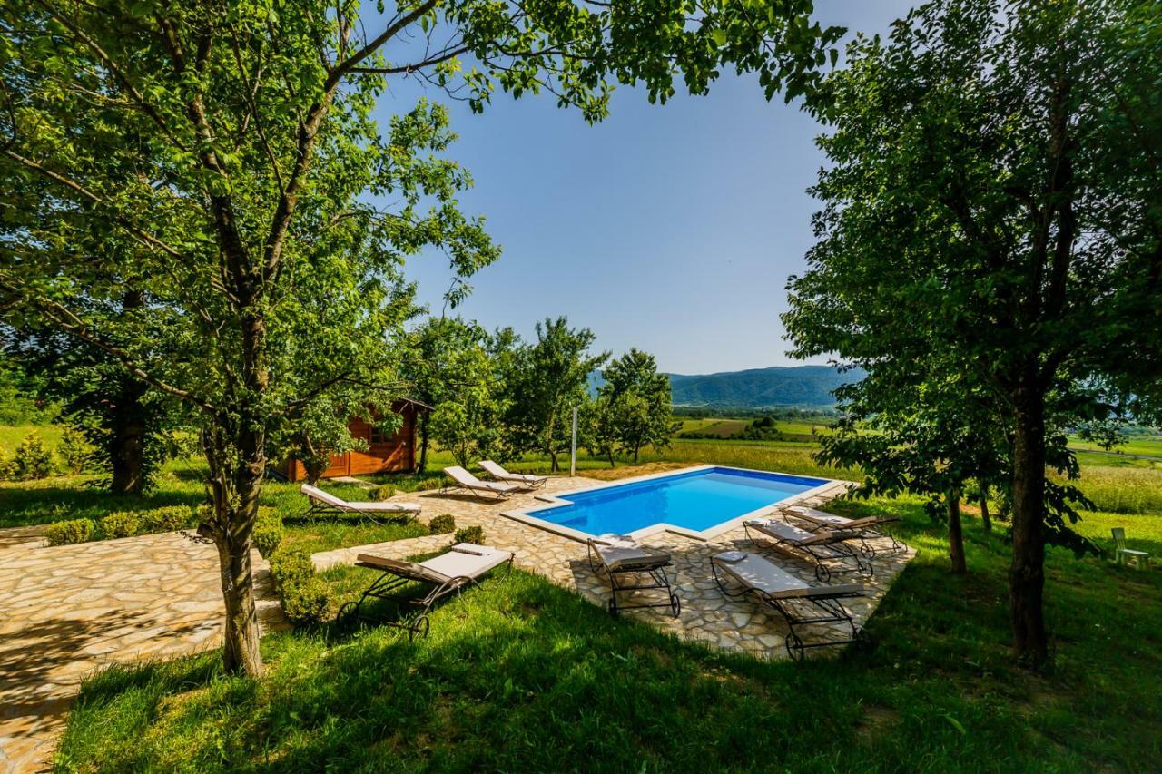 Plaški Beautiful Cottage With Heated Pool For 22 Ppl מראה חיצוני תמונה